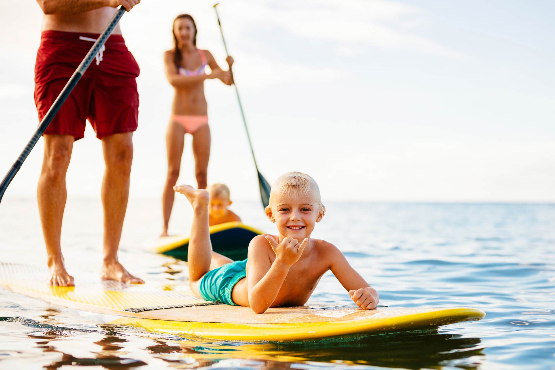 paddle_boarding_family