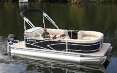  Pontoon Boat